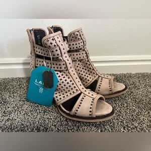 Lane Boots LB0415 Leather Cut Out Ankle Boot Heels Women’s Size 8.5 Beige